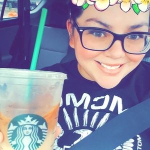 Meet your Posher, Nola